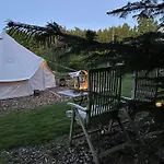 Cozy Garden Glamping 스벤보르